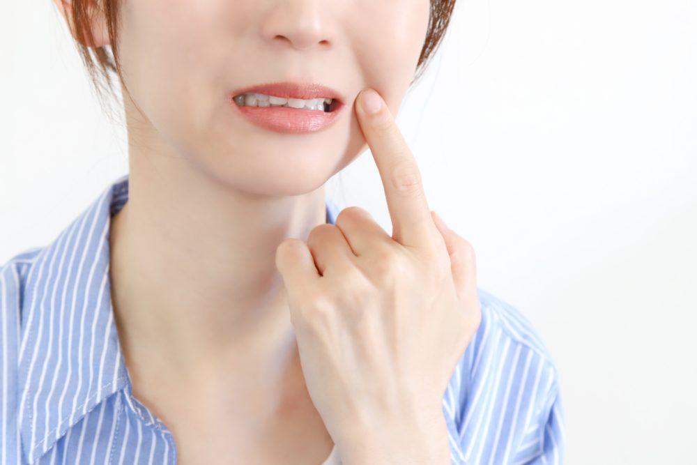 ほうれい線を気にする女性